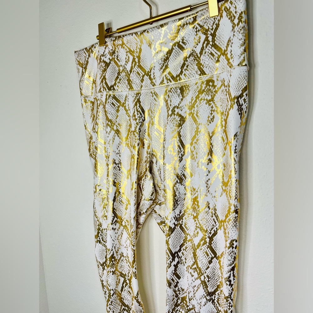 ๐ Fabletics High Waisted Foil Leggings Size 1X Copper Foil Snake - Picture 6 of 10